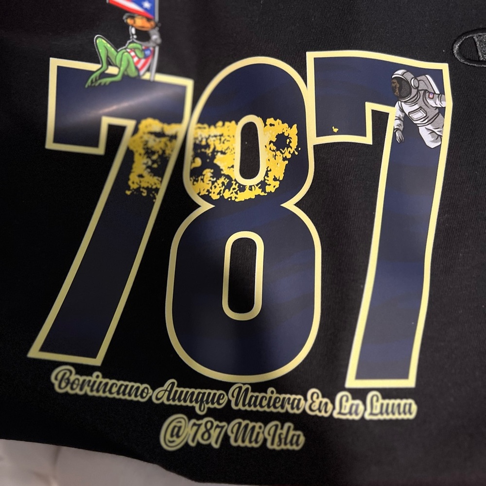 Large Champion 787 Mi Isla Shirt “Borincano Aunque Naciera En La Luna”